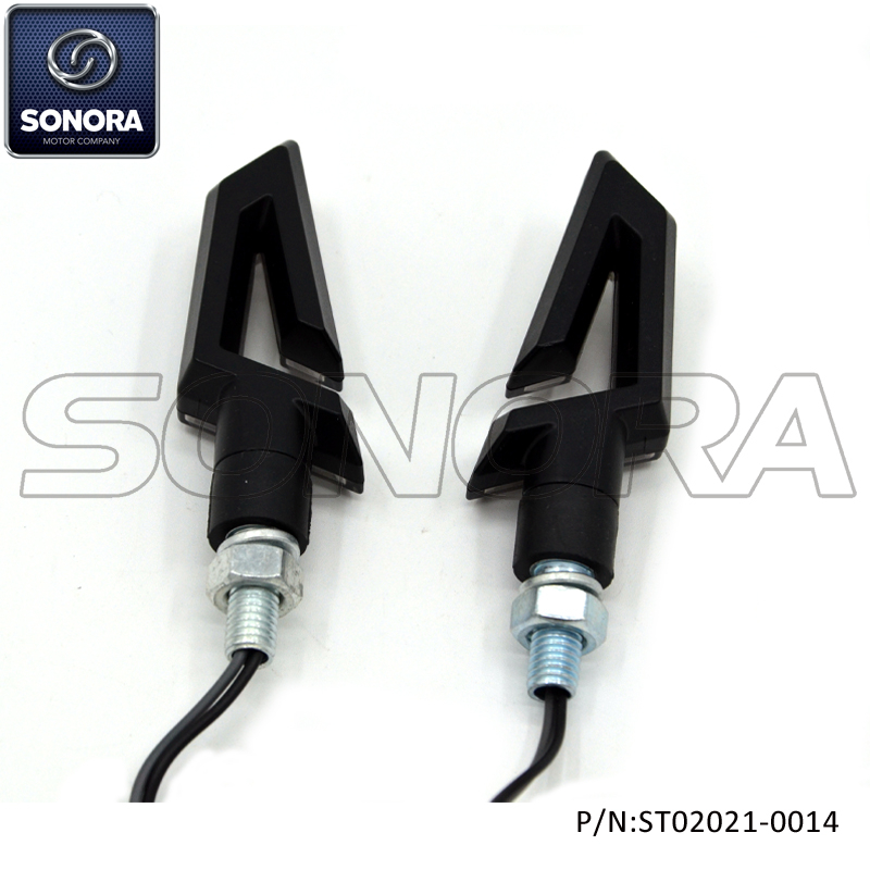 Lente de plástico negro mate disponible en color Clear Smoke, luz LED E-mark (N / P: ST02021-0014)