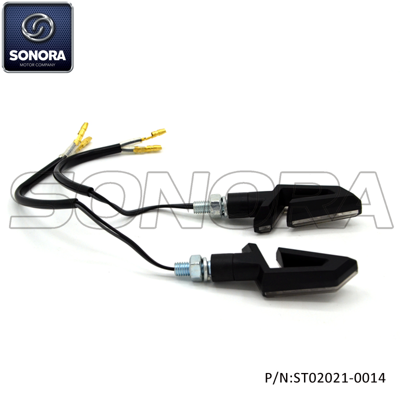 Lente de plástico negro mate disponible en color Clear Smoke, luz LED E-mark (N / P: ST02021-0014)